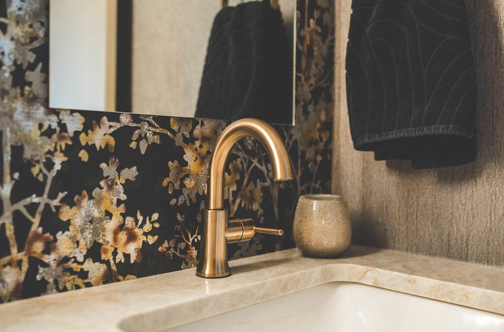 Sleek Modern Mid-Century Bathroom